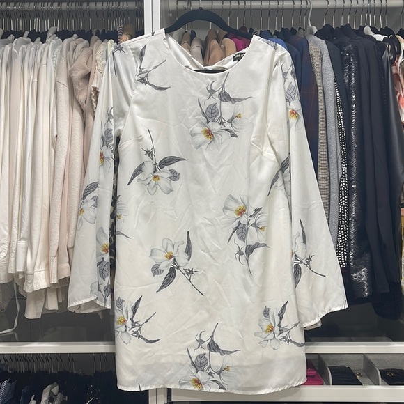 Beautiful long sleeve tie back mini dress - Picture 1 of 3